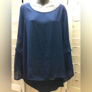 Navy blue top with lace inserts by Tacera size 1X
